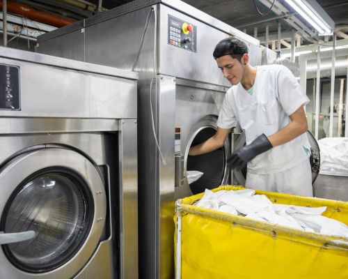 programa-de-cuidado-de-prendas-en-lavanderia_9938-9887-4693.jpg